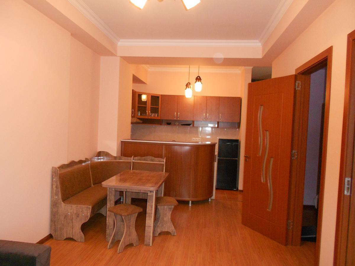 Ucha'S Apartment Batumi Exterior foto